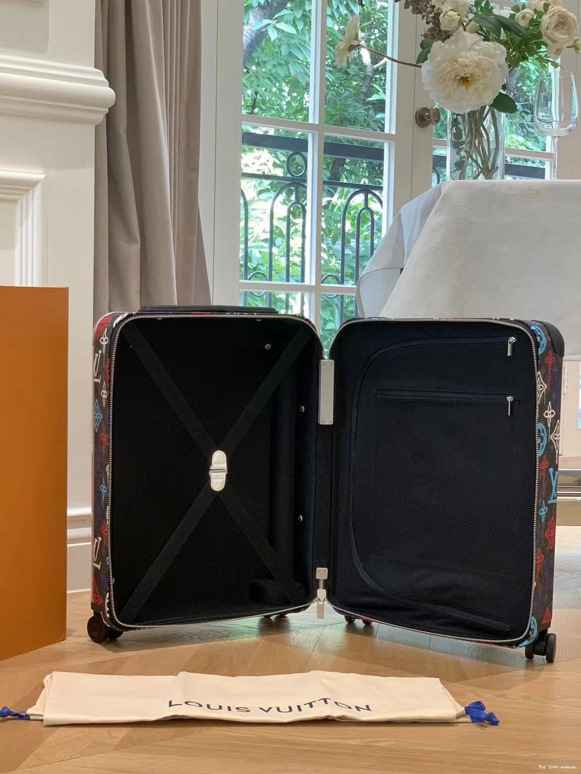 SUITCASE 37L 55 HORIZON CUSTOM CABIN GRAFFITI 0709